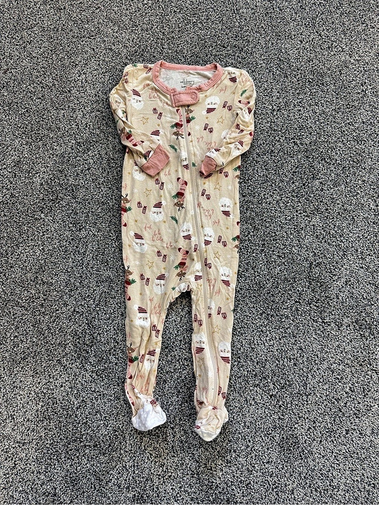 Milkberry Other - milkberry Santa and Reindeer Christmas Footed Pajama Sleeper Baby 12M